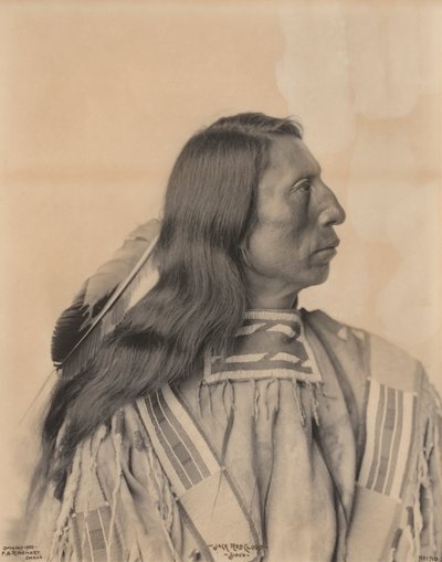 19. yüzyılın sonlarında bir Sioux Kızılderilisi olan Jack Red Cloud'un portresi. by Frank A. Rinehart