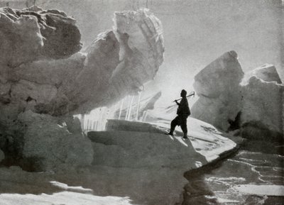 Discovery Bluff Yakınındaki Basınçlı Buz Blokları, c1911, 1913 by Frank Debenham