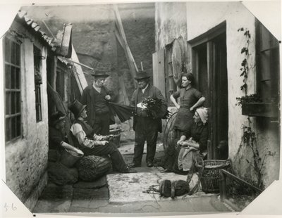 Whitby Fisher Folk, c.1885 (albüm baskısı) by Frank Meadow Sutcliffe