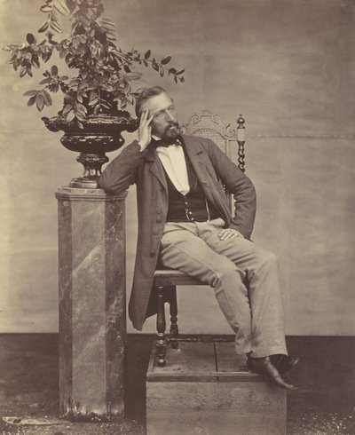 [Mathias Höusermann, dirseği kaide üzerinde elinde bir çiçek vazosu ile oturuyor], 1850