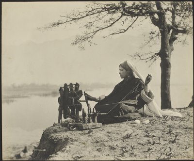 Bir Keşmir (Mahomedan) eğirme by Fred Bremner