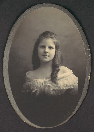 [Omuzsuz Beyaz Elbiseli Kız], 1890