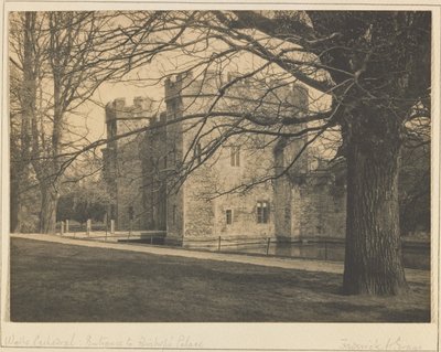 Piskoposluk Sarayı'na giriş, Wells Katedrali, 1900 dolayları (platin baskı) by Frederick Henry Evans