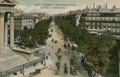 Boulevard de la Madeleine'den görülen Paris bulvarları. 1913 yılında gönderilen kartpostal. by French Photographer