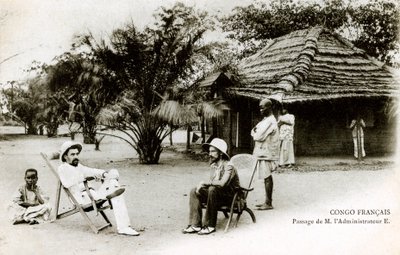 Brazzaville (Fransız Ekvator Afrikası - A.E.F.) Kongo francais: 20. yüzyılın başındaki yönetici E. tarafından geçen pasaj (s/b fotoğraf) by French Photographer