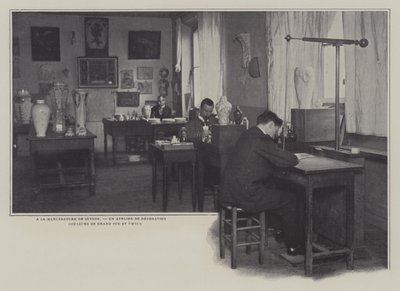 Fransa Sevres porselen fabrikasında dekorasyon atölyesi (s/b fotoğraf) by French Photographer