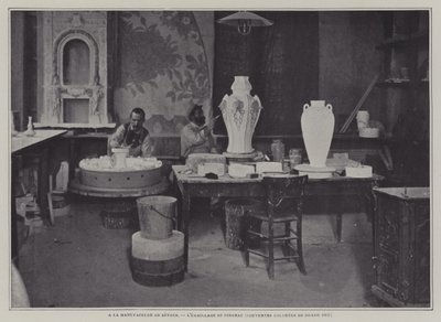 Fransa, Sevres porselen fabrikasında fırça ile emaye kaplama (s/b fotoğraf) by French Photographer