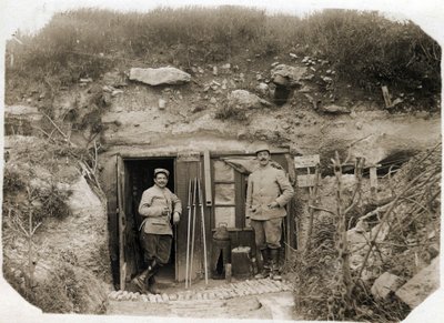 Birinci Dünya Savaşı (1914-1918): Soldaki sekreter Teğmen De Benedetti