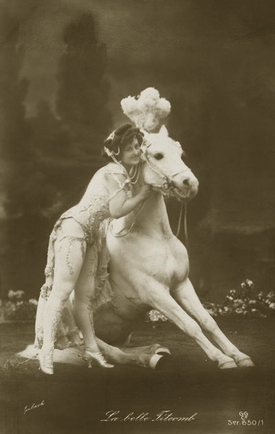 La Belle Titcomb (b/w fotoğraf) by French Photographer