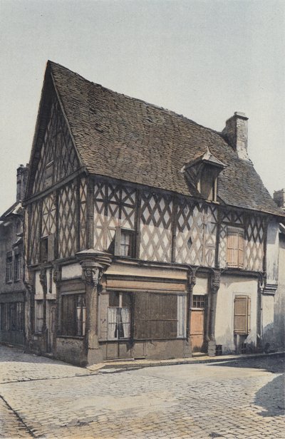 Levroux, meydanda eski ahşap ev by French Photographer