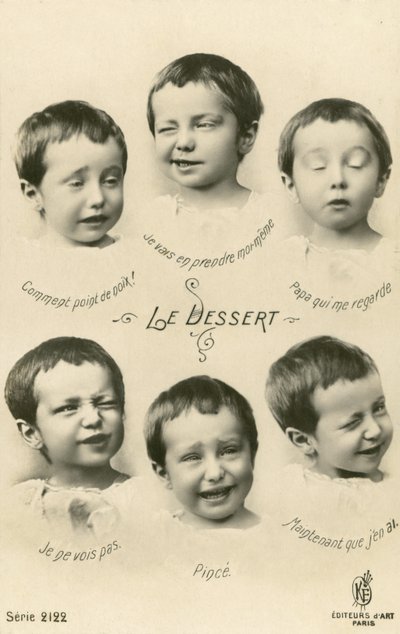 Küçük çocuk yüzleri çekiyor (s/b fotoğraf) by French Photographer