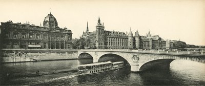 Paris, La Conciergerie et la Tribunal de Commerce, Conciergerie ve Ticaret Mahkemesi by French Photographer