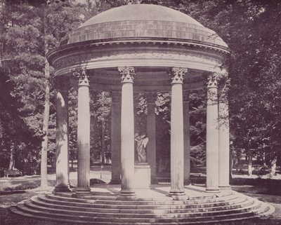 Paris: Aşk Tapınağı, Versailles (s/b fotoğraf) by French Photographer