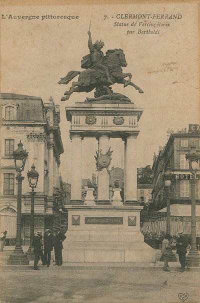 Pitoresk Auvergne - Clermont-Ferrand'daki Bartholdi'nin Vercingetorix heykeli. 1913 yılında gönderilen kartpostal. by French Photographer
