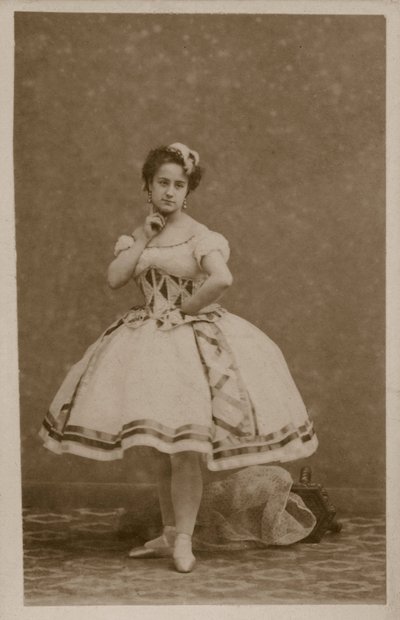 Bir dansçının portresi (s/b fotoğraf) by French Photographer