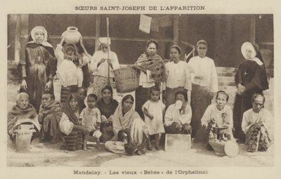 Burma, Mandalay, St Joseph Rahibeleri tarafından işletilen bir yetimhanenin sakinleri (s/b fotoğraf) by French Photographer