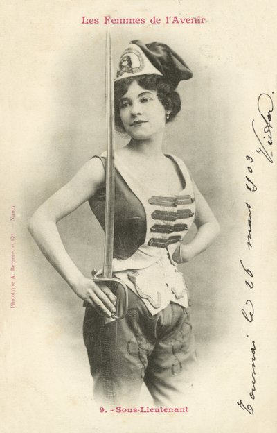 Asteğmen, Geleceğin Kadını by French Photographer