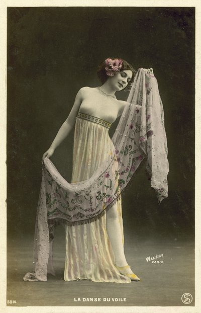Peçenin Dansı by French Photographer