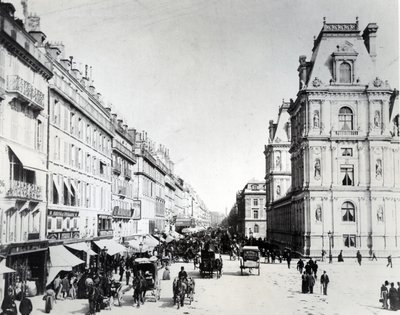 Rue de Rivoli ve yeni Hotel de Ville, 1882 dolayları by French Photographer
