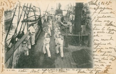 Güvertede boks dersi alan bir Fransız deniz okulunda stajyer denizciler. 1913 yılında gönderilen kartpostal. by French Photographer