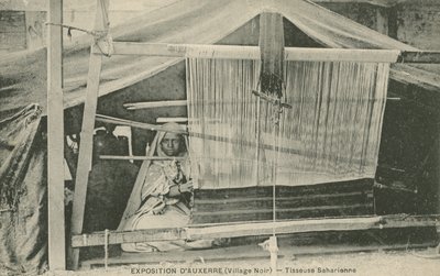 Dokuma kız (s/b fotoğraf) by French Photographer