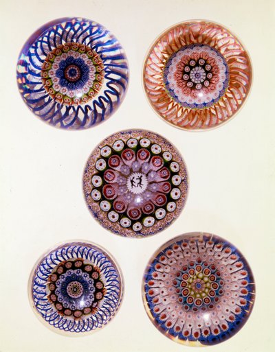 Bir grup St. Louis eşmerkezli Millefiori ağırlıkları by French School