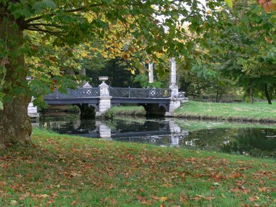 İngiliz Bahçeleri köprüsünün bir görünümü, Le Pont des Grandes Homms by French School