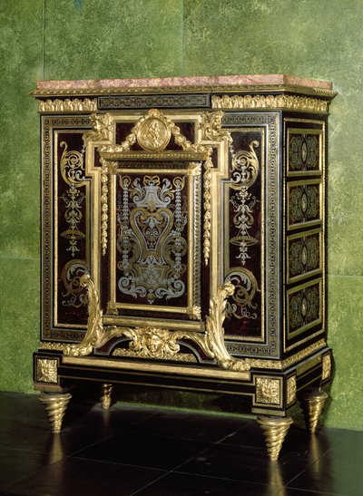 Boulle dolabı, yaldızlı bronz bağlar, daha sonraki değişikliklerle 17. yüzyılın sonlarında by French School