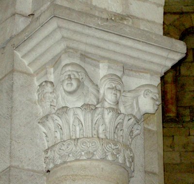 Üç kadını tasvir eden sermaye by French School