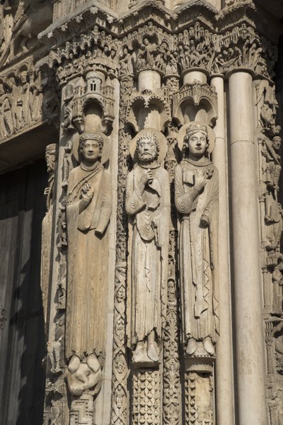 Cathedrale de chartres, kraliyet kapısının sağındaki körfezin sol patlamasının detayı, soldan sağa, bir kral, Roland, louis vii by French School
