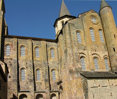 Aziz Foy Kilisesi, 1050 dolaylarında Abbot Odolric tarafından başlatıldı by French School