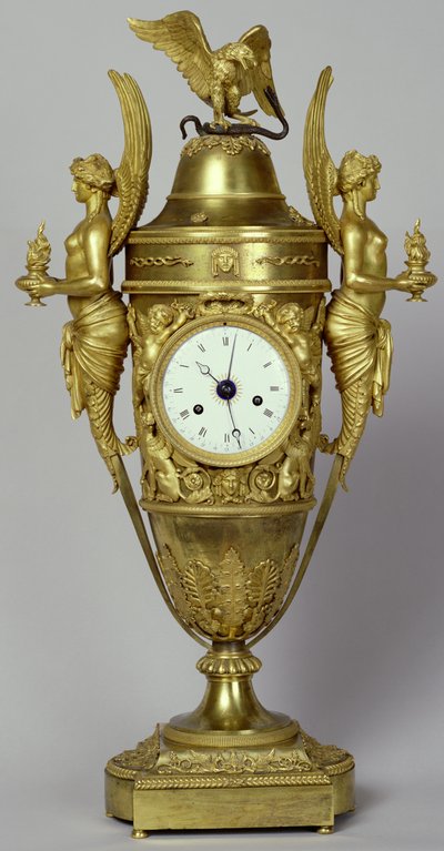 Kartallı saat vazo, c.1800 (altın yaldızlı bronz) by French School