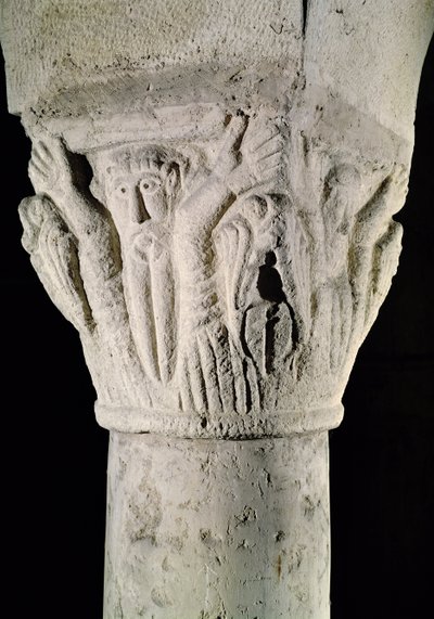 Kollarını kaldırmış bir adamla sütun başlığı by French School