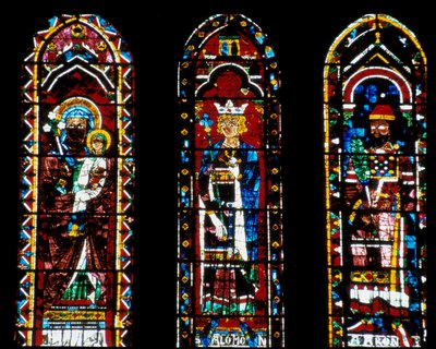 Gotik Sanat: Daha Fazla Aziz Anne, Süleyman ve Aaron. Katedralin Notre Dame de Chartres'inin (Eure et Loir) Rosace du Nord'un (1235 dolaylarında Bakire Rosace olarak adlandırılır) altındaki lansetler. by French School