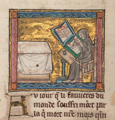 Bir masada münzevi yazı, "Estoire del Saint Graal, La Queste del Saint Graal, Morte Artu" dan minyatür, c.1315-25 (parşömen üzerine mürekkep) by French School