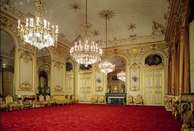 Büyük Salonun İçi by French School
