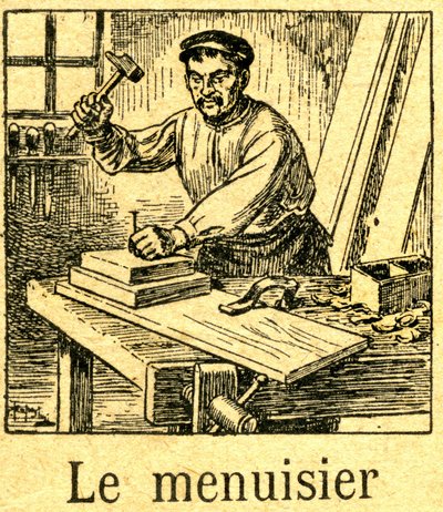 Marangoz, tezgahındaki bir tahta montajına çekiçle bir uç (çivi) dikiyor. 1920 civarında bir hece (okuma kitabı) gravürü. by French School
