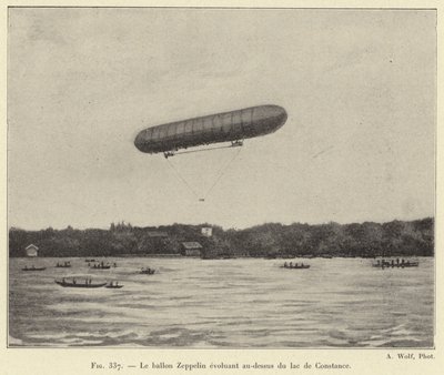 Konstanz Gölü üzerinde uçan zeplin balonu (gravür) by French School
