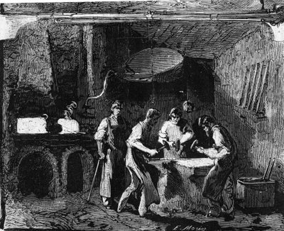 Tüfek toplarının imalatı: Eritmeden sonra bir çekiçle demiri işleyen ve levha yapmak için çalışan işçiler. 12 Aralık 1857 tarihli “” Le Monde Illustré”” n°35