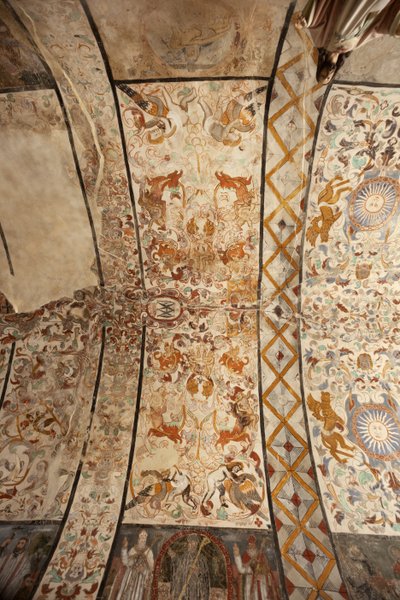 Bölge kilisesi (Solers Our Lady of Kilisesi). İç mekan. Nef, tavanlar. Duvar resimleri. 16