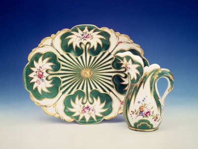 Çiçek süslemeli tabak ve sürahi, Sevr (porselen) by French School