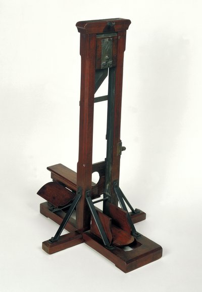 Bir giyotinin küçültülmüş modeli (ahşap ve metal) (ayrıca bkz. 50504) by French School