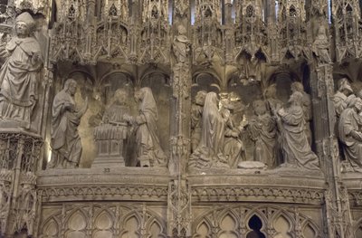 Chartres katedrali korosunun sahnesi: solda: İsa
