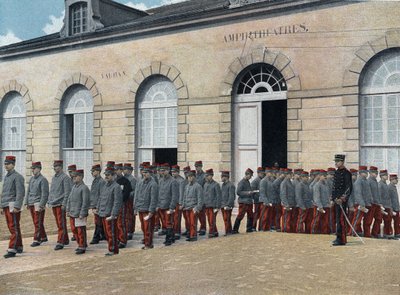 Saint-Cyr (Saint Cyr) özel askeri okulu, iç hizmet: Amfitiyatrodan çıkın. by French School