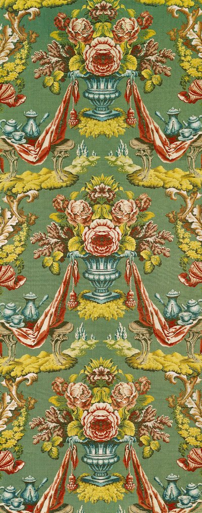 Tekrar eden çiçek motifli tekstil, Lyon atölyesi, c.1730 (ipek brokar) by French School