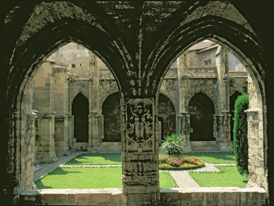 Galerilerden birinden görülen Cloister Garden, 1272-1340 by French School