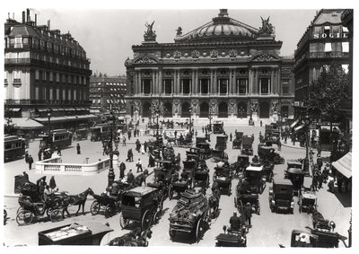 Paris Opera Binası önündeki trafik, 1890-99 by French School