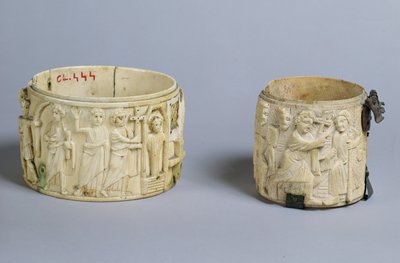 Lazarus'un dirilişini betimleyen kabartmalı iki pyx ve Mesih, doğuştan kör bir adamı iyileştiriyor, 6-7. yüzyıl by French School