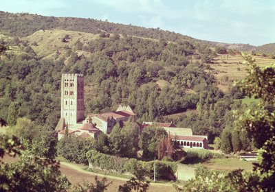 Manastırın ve kilise kulesinin görünümü by French School
