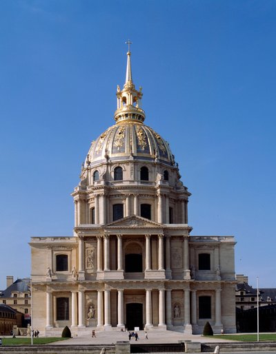 1670 yılında XIV. Louis tarafından inşası emredilen bir Paris anıtı olan Hotel des Invalides